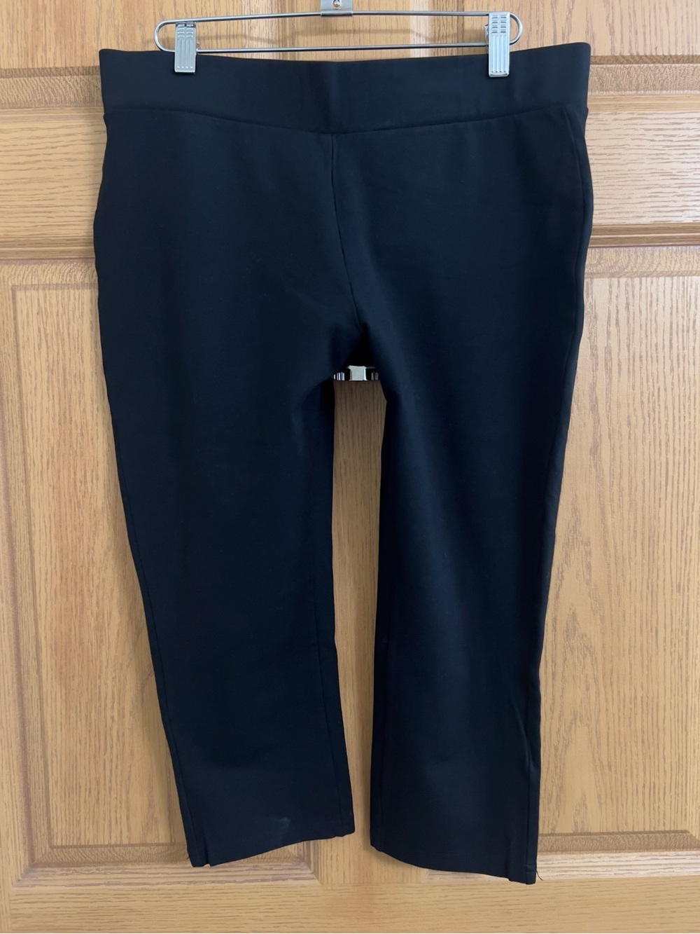 Ashley Stewart Cropped Leggings Black
Sz 14/16